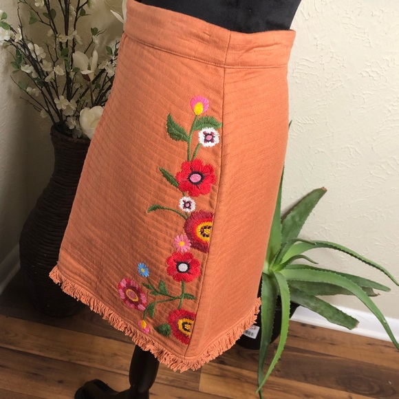 Giani Bini Cotton Floral Embroidered Raw Hem Skirt - Picture 5 of 8